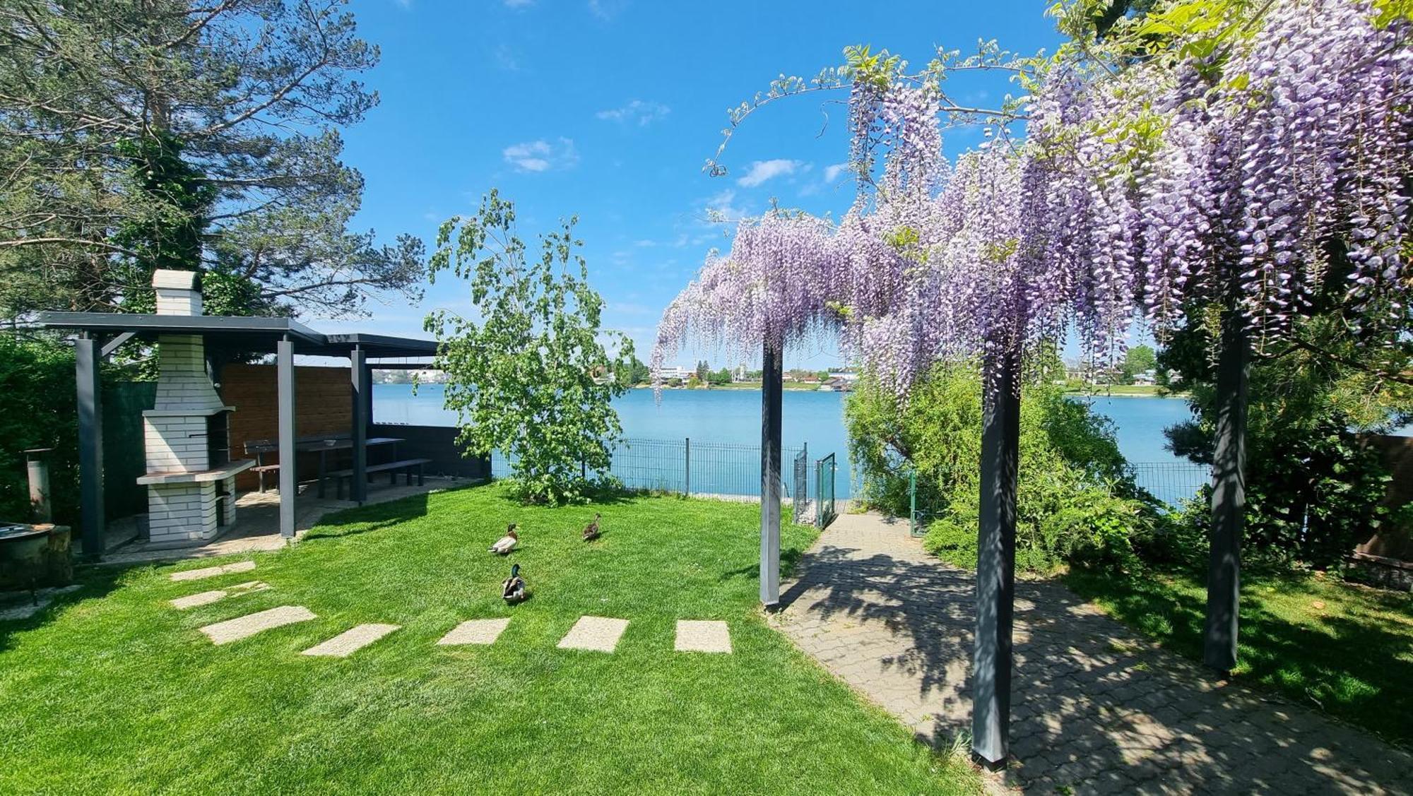 Topsenec-Lakeside Home Exteriör bild