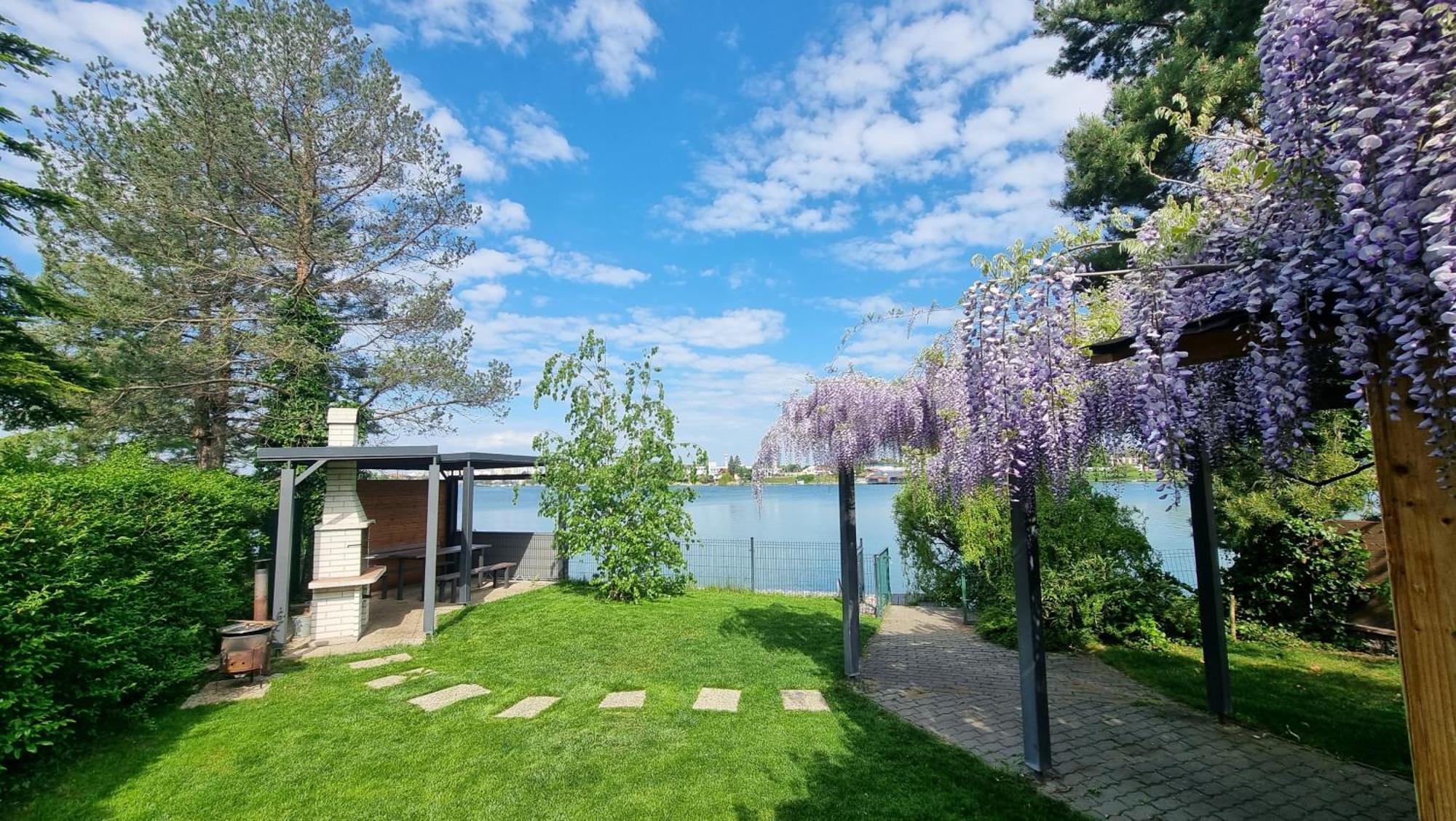 Topsenec-Lakeside Home Exteriör bild