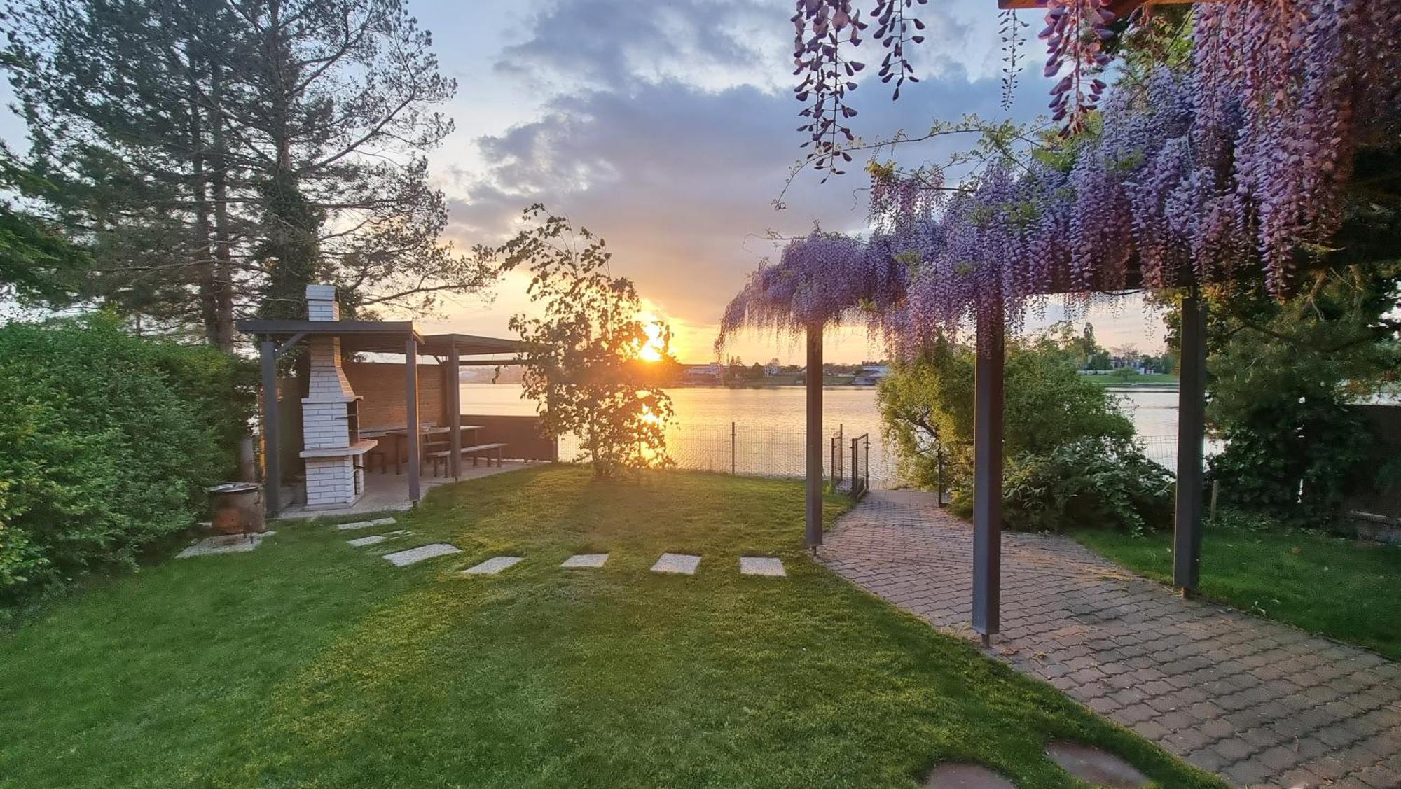 Topsenec-Lakeside Home Exteriör bild